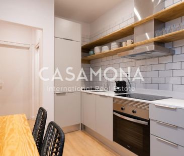 Co-living Room with a Private Bathroom in Gracia - Photo 1