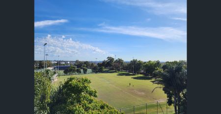 Split Level Apartment in the Heart of Miranda - Photo 3