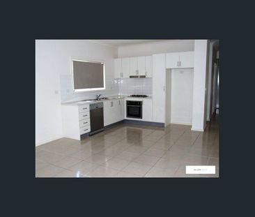 Modern Townhouse Living in Prime Craigieburn Location! - Photo 3