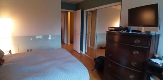 Sous location Grand 4 1/2 meublé tout compris sur 2 étages - Photo 2