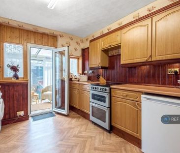 2 bedroom semi-detached house to rent - Photo 6