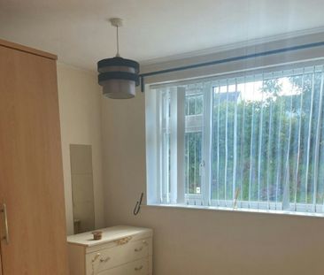 Flat to rent on - Photo 2