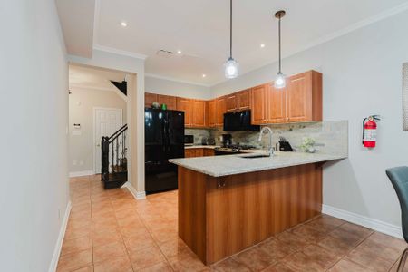 For Lease - 120 Portage Avenue, Richmond Hill, Ontario - Photo 2