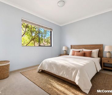 Spacious & Sun-Filled Villa in the Heart of Castle Hill - Photo 3