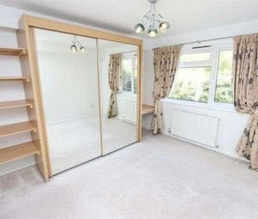 Chestwood Grove, Uxbridge, UB10 - Photo 1