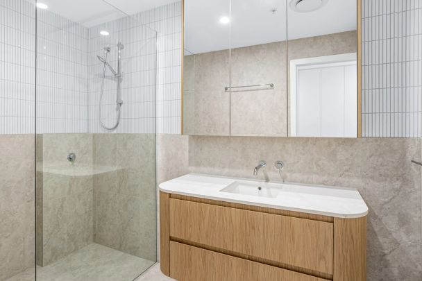 Executive Oceanfront Apartment – Premium Coastal Living in Scarborough Contact Julie Sykes - Photo 1