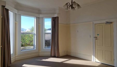 Spacious 2 bedroom apartment - a must see! - Photo 2