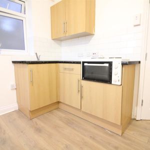 Hanger Lane, London - Photo 2