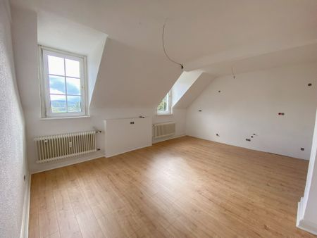 Wohnen zur Miete in einer Burg? 4-Zimmer Wohnung in der Burg Volperhausen! - Photo 2
