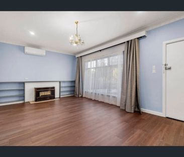 Comfortable & Convenient Unit Living in Box Hill North - Photo 2