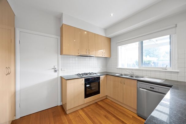 33 Mernda Avenue, Glen Iris VIC 3146 - Photo 1