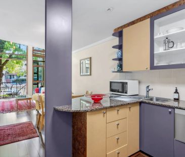 Stylish Fully Furnished Loft Apartment in the Heart of Manuka - Photo 1