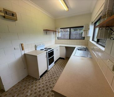 TIDY GROUND FLOOR UNIT IN SMALL COMPLEX OF 4 - Photo 3