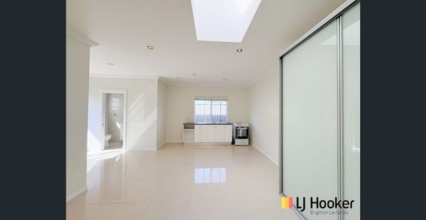 MODERN SPACIOUS STUDIO GRANNY FLAT - CLOSE TO BEACH - Photo 1