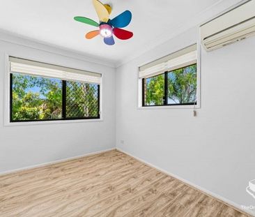 Spacious 3-Bedroom Townhouse in Convenient Location - Photo 1