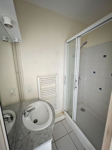 T1 - 3eme étage - Photo 3