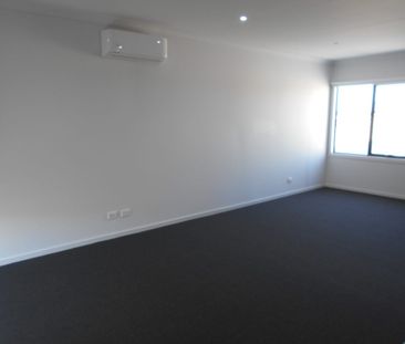 Lovely two bedroom Townhouse. - Photo 2