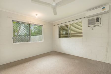 1/5 Yanda Street, Mount Louisa - Photo 2