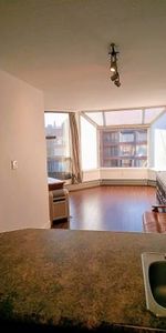 Prime Yaletown location, close to beach, available now - Photo 4