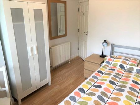 6 bedroom terraced house to rent - Photo 4