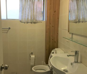 Spacious & Light-Filled Apartment in Prime Parramatta Location - Photo 5