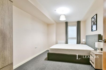 2 bedroom flat to rent - Photo 4
