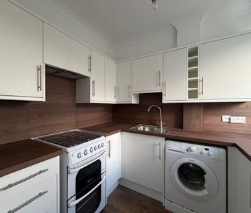3 bedroom flat to rent - Photo 3