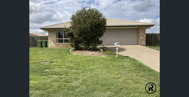 Family home - Close to everything with a country feel! - Photo 1