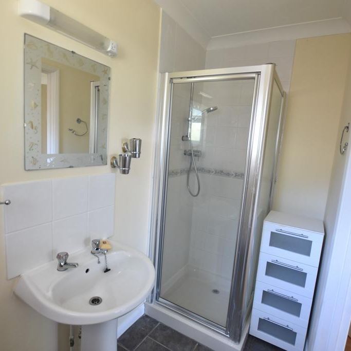 2 bedroom semi-detached bungalow to rent - Photo 1