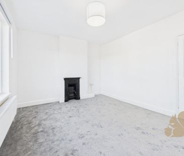 3 bedroom end of terrace house to rent - Photo 5