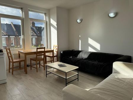 3 bedroom flat to rent - Photo 3