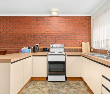 2/10 Paull Court, 3825, Moe - Photo 1