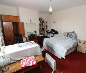 4 bedroom private hall to rent - Photo 3