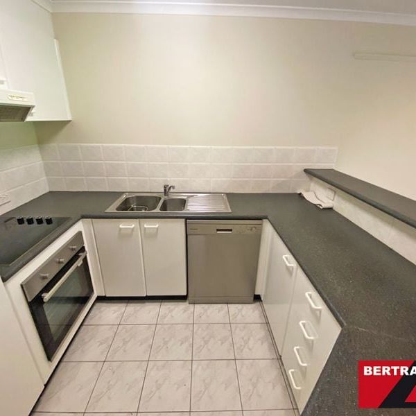 Ground Floor Two Bedroom Ensuite Apartment - Ideal Location - Photo 1