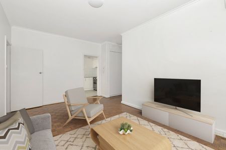 FIRST FLOOR SPACIOUS APARTMENT - Photo 5