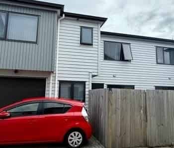 3 Bedroom + 2 Bathrooms Townhouse - Photo 2