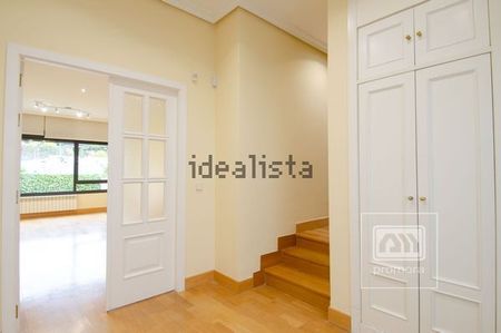 Alquiler de chalet pareado en Encinar de los Reyes - Photo 2