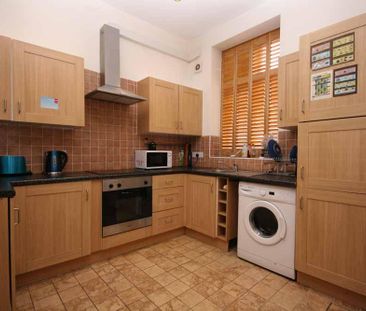 1 bedroom in a flat share to rent - Photo 2