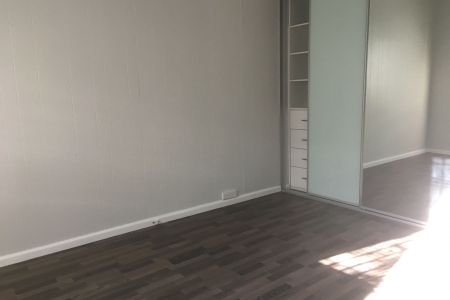 Spacious 4 bedroom house - Photo 5