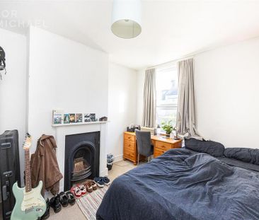 4 bedroom terraced house to rent - Photo 2