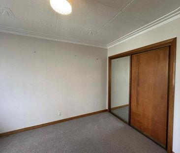 Sunny and spacious in Bradford! - Photo 6