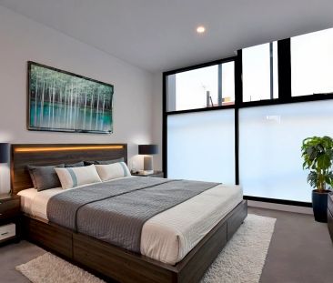 CONTEMPORARY 1 BEDROOM APARTMENT - Photo 6