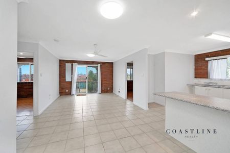 Cute 2 Bedroom Brick only minutes to Beach - Photo 3
