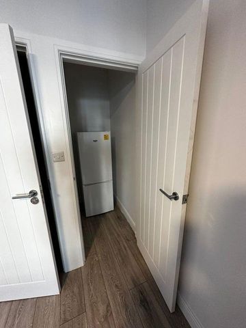 Studio Flat, Elm Way, NW10 - Photo 5