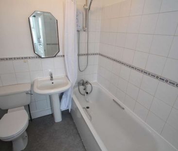Studio Flat – Surbiton (Hook Road, KT6) - Photo 2