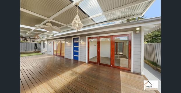 Modern and Inviting 3 bedroom home with your gas and water included - Photo 1