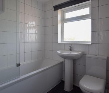 3 bedroom semi-detached house to rent - Photo 6