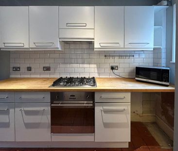 2 bedroom semi-detached house to rent - Photo 5