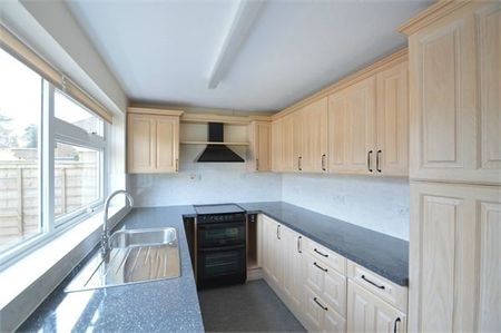 Netherby Park, Weybridge, KT13 - Photo 4