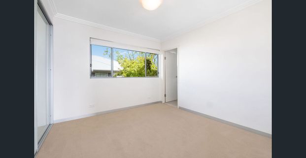 Luxurious Modern Apartment - Photo 1